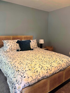 3 bedrooms, iron/ironing board, WiFi, bed sheets - Charming 3BR Cottage in Heart of Tilghman Island – Bike everywhere! (Tilghman Island)