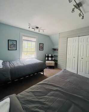 3 bedrooms, iron/ironing board, WiFi, bed sheets - Charming Cottage in Tilghman Island—Walk to Marinas, Dining & Wedding Venues (Tilghman Island)
