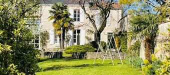 Charming house of 280m2 with heated swimming pool …
