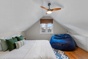 3 bedrooms, iron/ironing board, WiFi, bed sheets - Large, Private 3 Br Home | Ideal Location (Milwaukee)