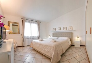 4 chambres, fer et planche à repasser, Wi-Fi gratuit, draps fournis