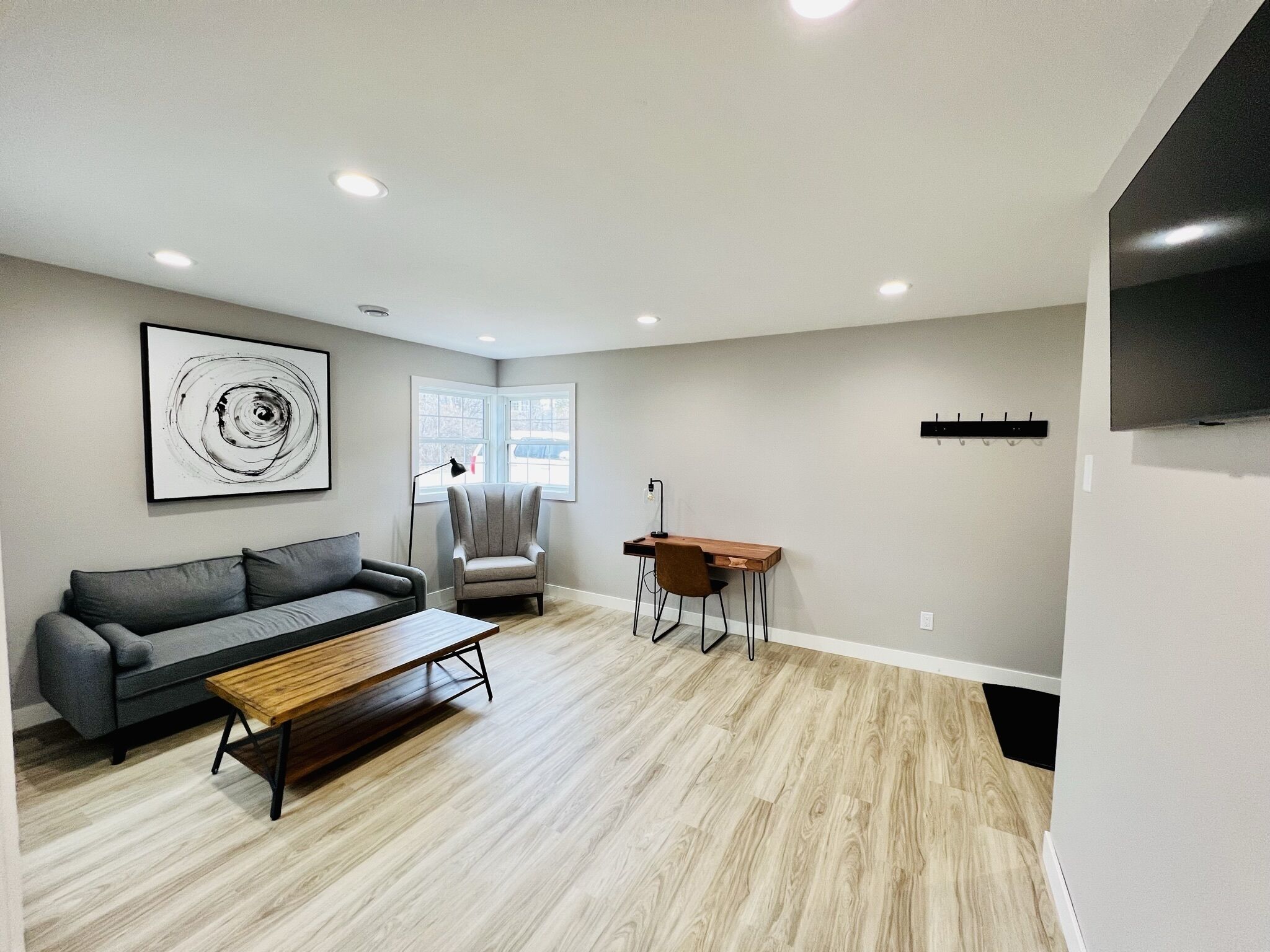 Upscale House on Battle Lake! Walking distance to Downtown Shops and Restaurants