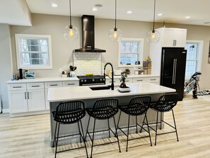 雪櫃、微波爐、焗爐、爐具