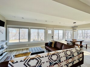 智能電視、電子遊戲、音響