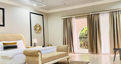 6bed & 5.5bath family home / Business accommodation