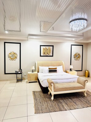 6 bedrooms, free WiFi, bed sheets