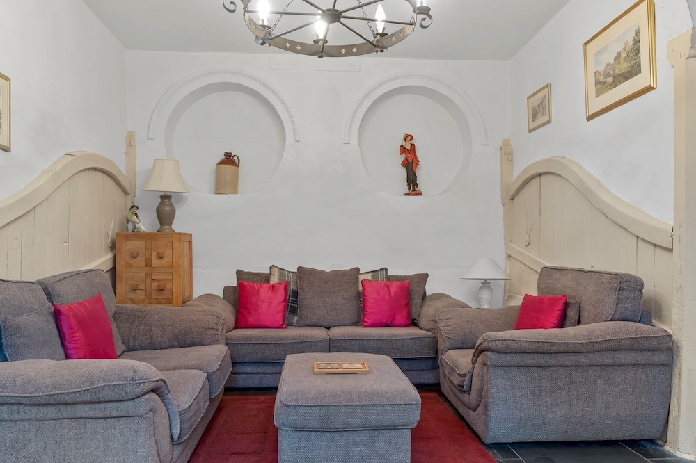 Pass the Keys | Coachmans Cottage