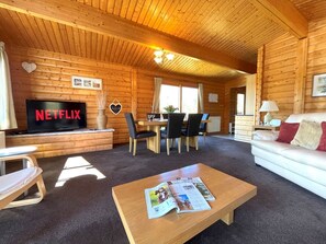 TV - Beautiful Norwegian Lodge in Kippford with Garden - Pass the Keys (Dalbeattie)