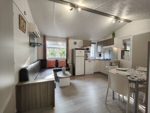 Televisie, tafelvoetbal en een tafeltennistafel