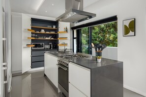 Fridge, microwave, oven, stovetop - Designer Apartment in Sea Point (Cape Town)