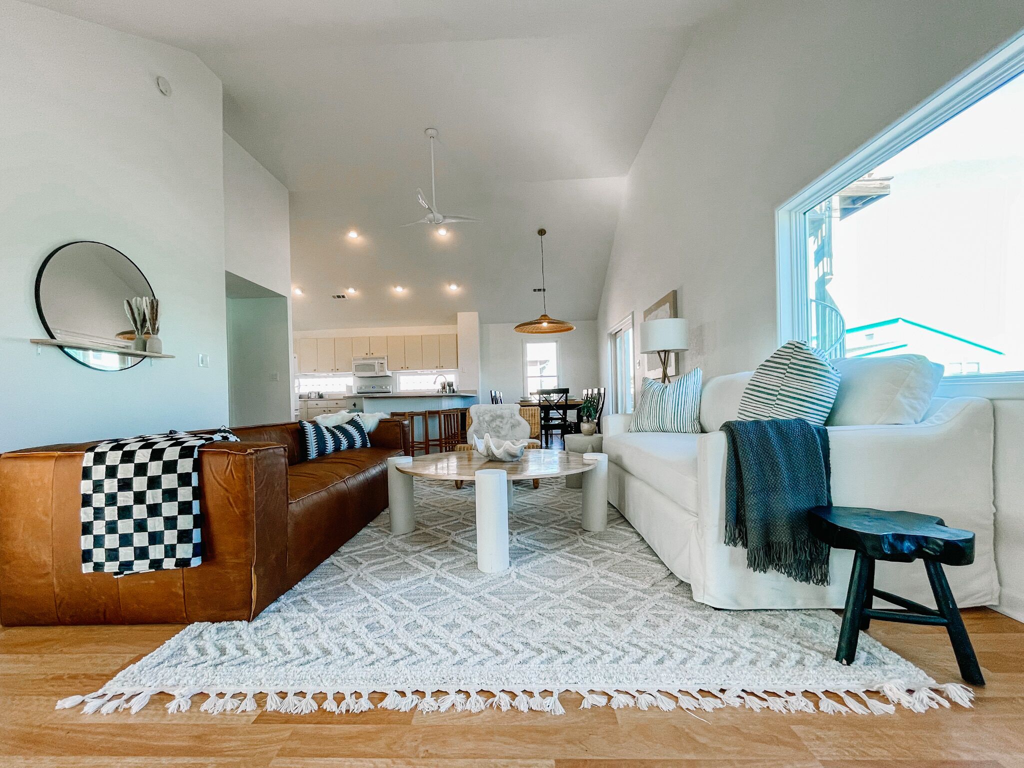 2 Min Walk to the Beach, Ocean View, Heated Pool, Sleeps 14,Modern decor, Hottub