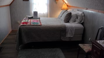 5 bedrooms, iron/ironing board, WiFi, bed sheets