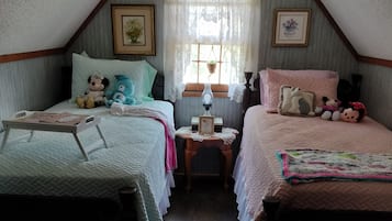 5 bedrooms, iron/ironing board, WiFi, bed sheets