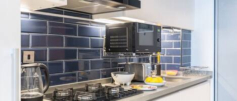 Fridge, microwave, oven, stovetop