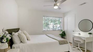 4 habitaciones, escritorio, tabla de planchar con plancha y wifi gratis