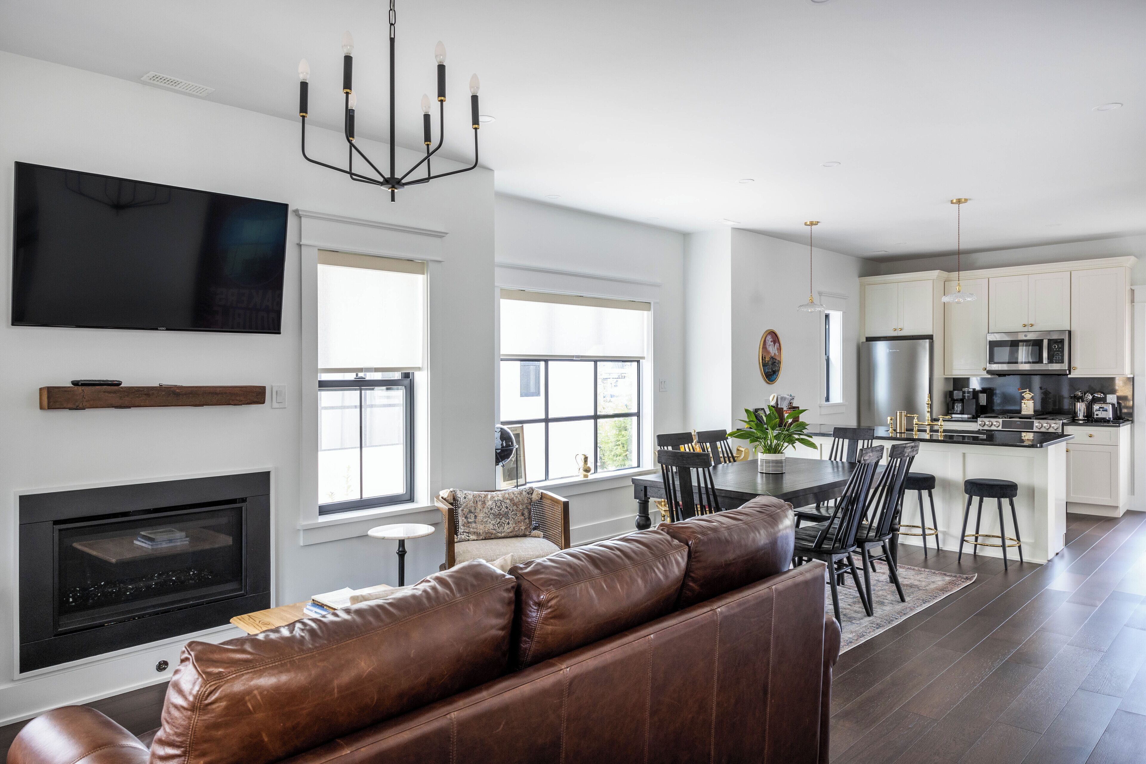 Bakers' Double House | Private kitchen | Full-size fridge, microwave, oven, stovetop