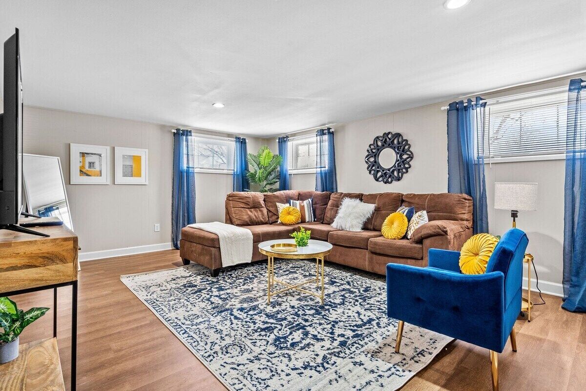 3BR Updated+Stunning_Suburban Retreat