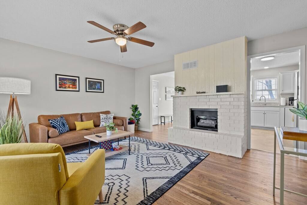 Cozy Home_Quiet_Mins from KC Attractions