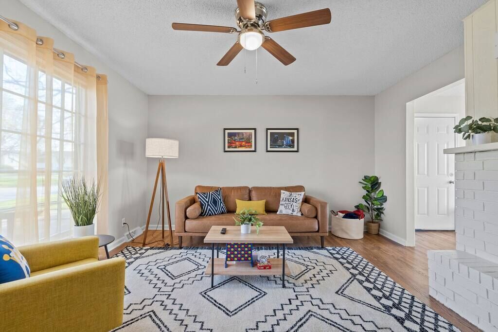 Cozy Home_Quiet_Mins from KC Attractions