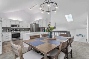 Dining - Spacious Olathe Home: Pool Table, WiFi & Theatre (Olathe)