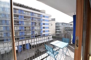 Studio, 1 Queen Bed | Property grounds - Lovely 1-bed Studio in Bristol (Bristol)