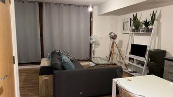 Estúdio, 1 cama Queen | Área de estar