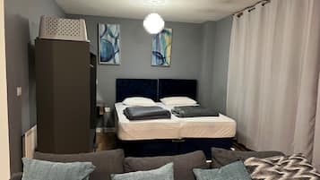 Estúdio, 1 cama Queen | Wi-Fi de cortesia, roupa de cama