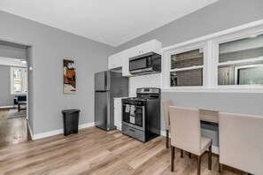 冰箱、微波炉、烤箱、炉灶