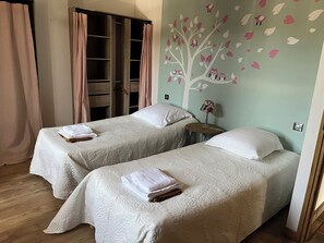 3 bedrooms, desk, free WiFi, bed sheets - Lou Luberon (Ménerbes)