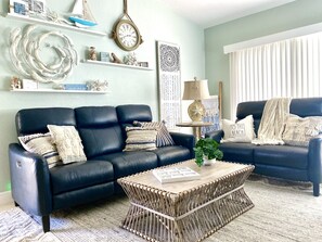 Smart TV - Unique Coastal Retreat W/2 Kings (Melbourne)