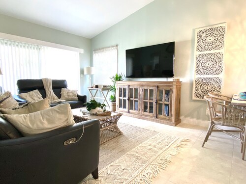 Unique Coastal Retreat W/2 Kings