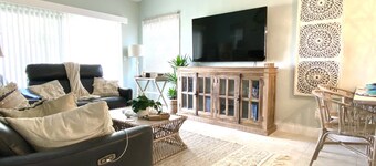 Unique Coastal Retreat W/2 Kings