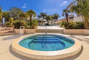 Outdoor pool, a heated pool - Unique Coastal Retreat W/2 Kings (Melbourne)