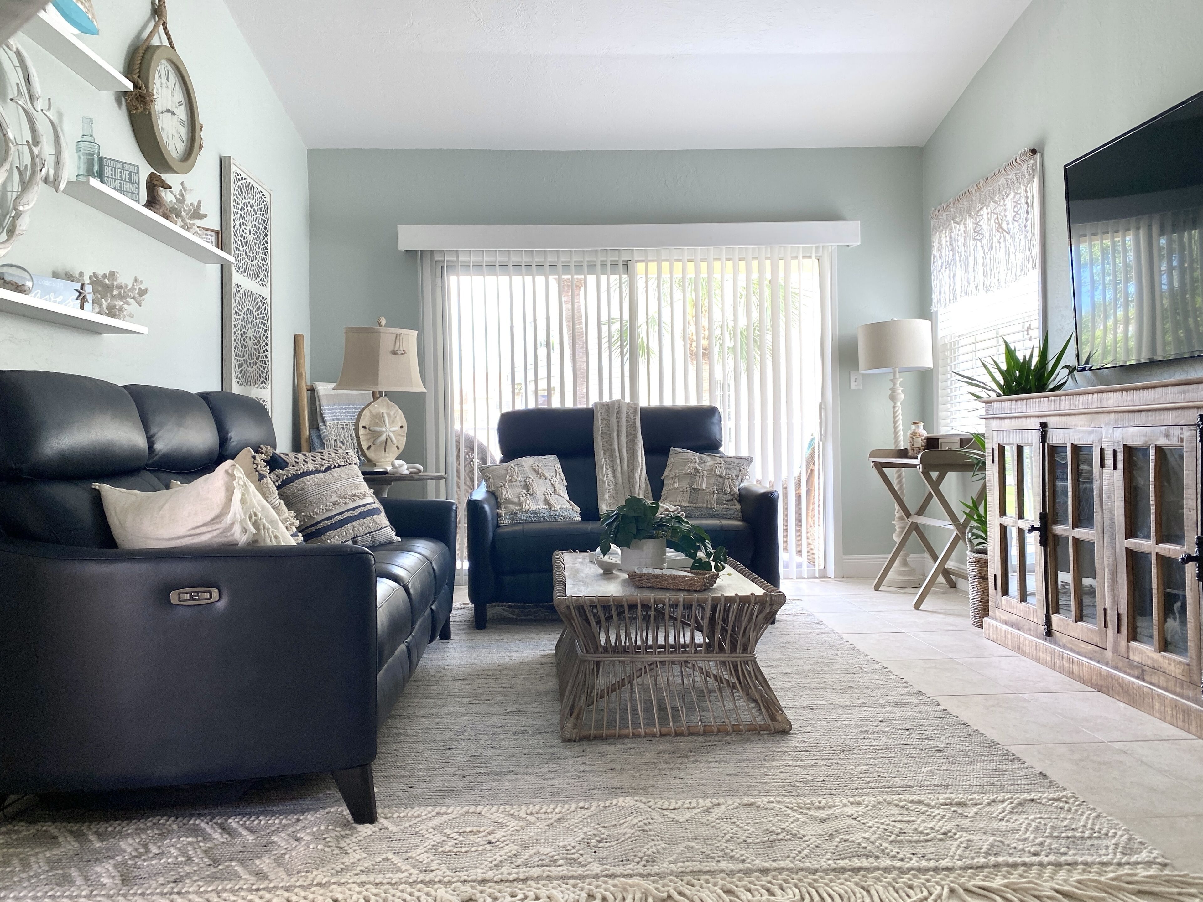 Unique Coastal Retreat W/2 Kings