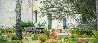 Spacious 320 mÂČ Country Manor with Pool, WiFi & Gardens