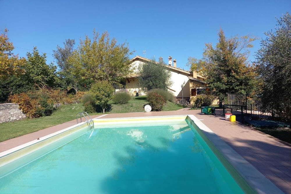 Beautiful 2-bed Apartment With Pool Access