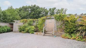 Cottage | Property grounds