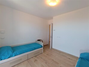2 chambres, bureau, accès Internet