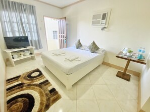 Habitación doble Deluxe | Tabla de planchar con plancha y wifi gratis 