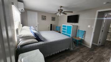 2 makuuhuonetta, silitysrauta/-lauta, ilmainen Wi-Fi, vuodevaatteet