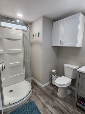 Hair dryer, towels, soap, shampoo - Adventurous Fish Tales- Deep water canal! (Crystal River)
