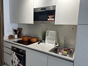 Private kitchen - Studio Apartment in Cantonments (Accra)