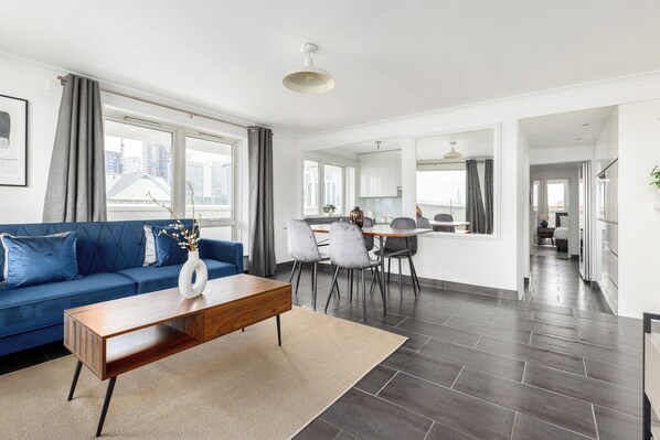 Apartment | Living area | 32-inch Smart TV with satellite channels, Netflix, streaming services - The Canary Wharf Collection (London)