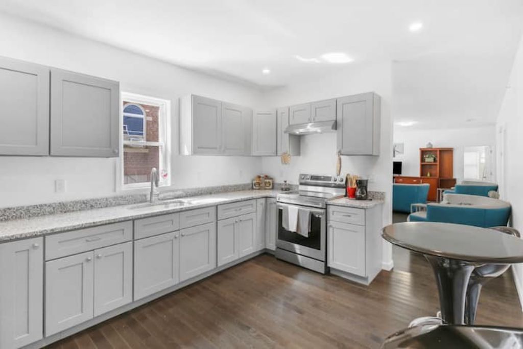 Cozy Lux Brand New Cetrl 2KB,1QB-w/Parking,Dtwn,6+