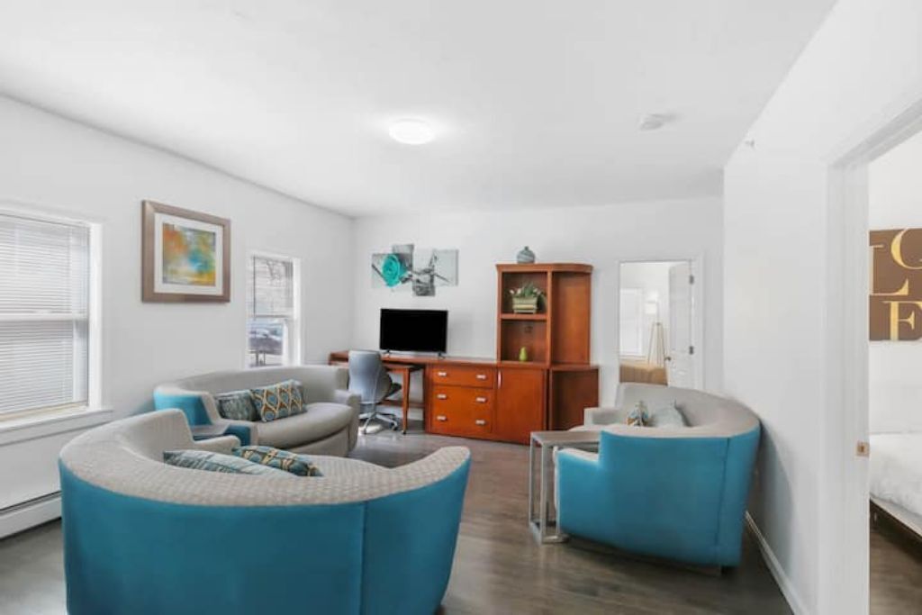 Cozy Lux Brand New Cetrl 2KB,1QB-w/Parking,Dtwn,6+