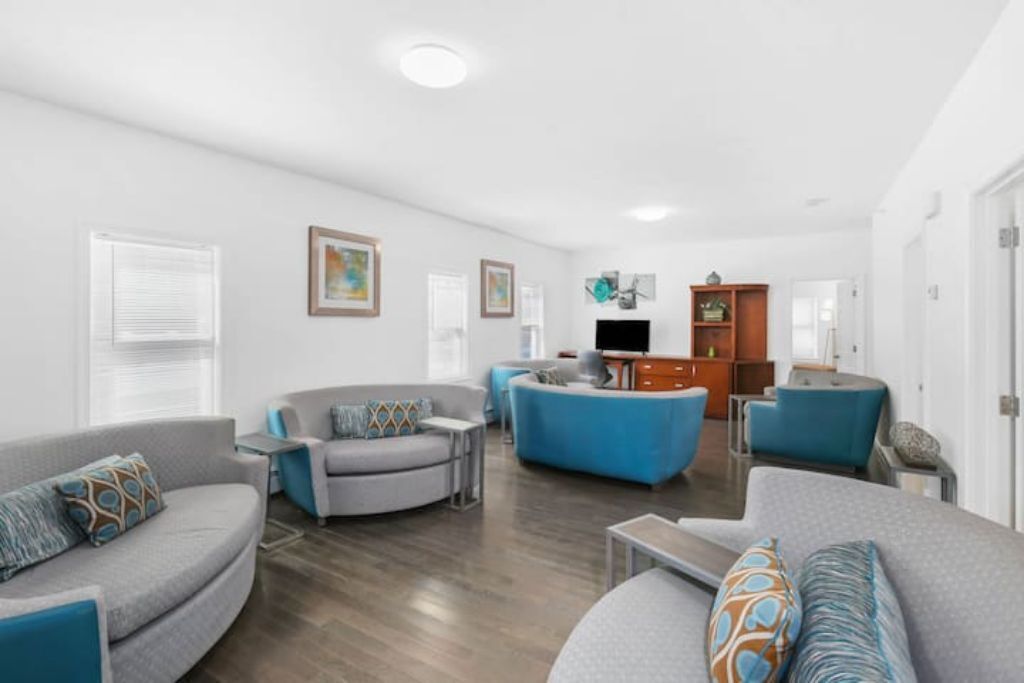 Cozy Lux Brand New Cetrl 2KB,1QB-w/Parking,Dtwn,6+