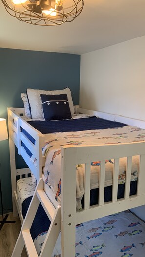 3 chambres, bureau, Wi-Fi gratuit, draps fournis