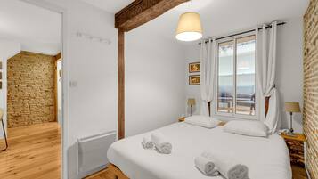 2 slaapkamers, een strijkplank/strijkijzer, gratis wifi, beddengoed