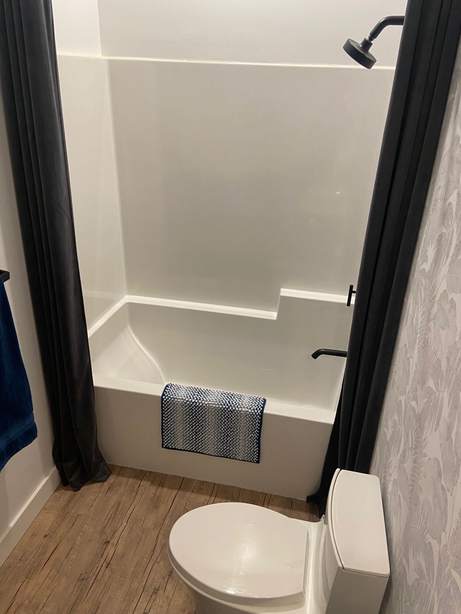 Spectacular Lake Front Cabin