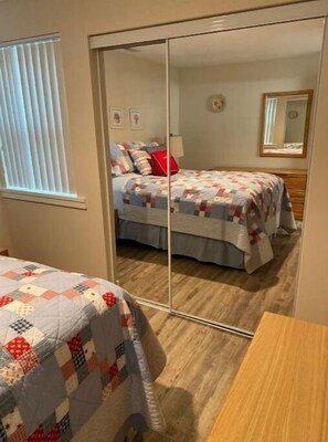 1 habitación, tabla de planchar con plancha, wifi gratis y ropa de cama 